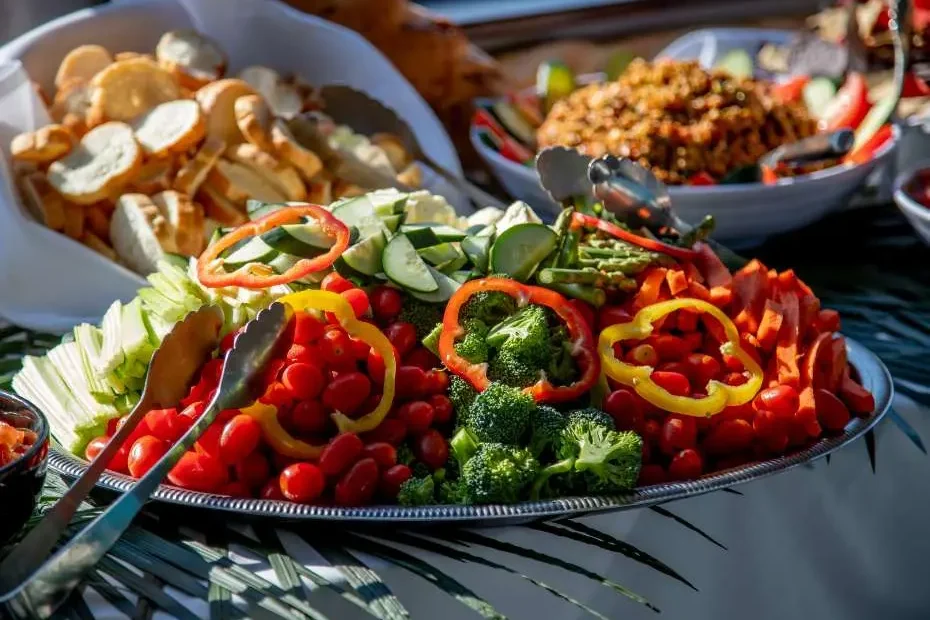 How To Make an Inexpensive Veggie Tray Look Expensive