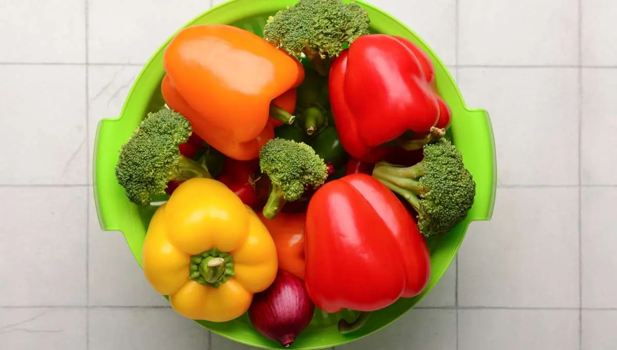 Colander filled with veggies